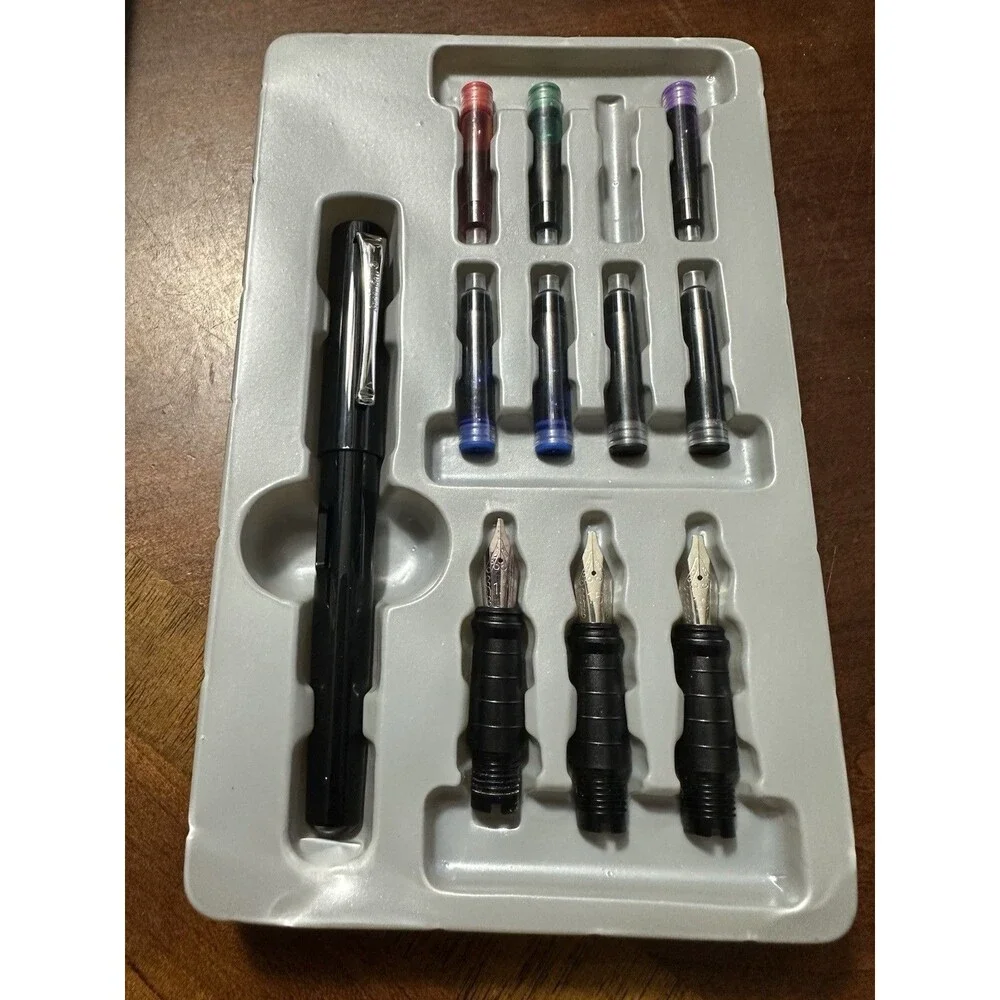 Speedball Calligraphy Set Incomplete Missing one of the ink cartridges